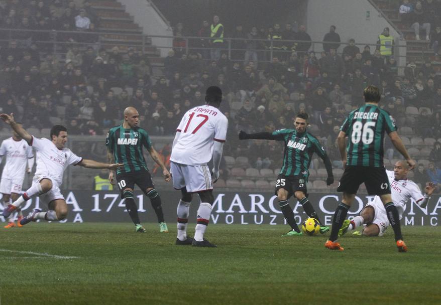 A inizio ripresa arriva anche il quarto gol di Berardi, stavolta agevolato da una deviazione di Bonera. LaPresse